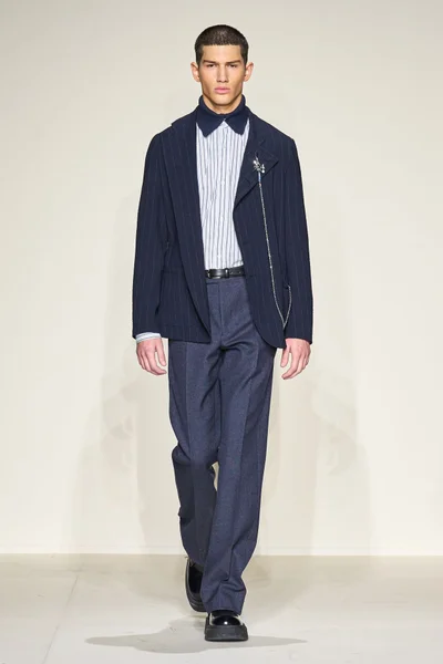 Look 76